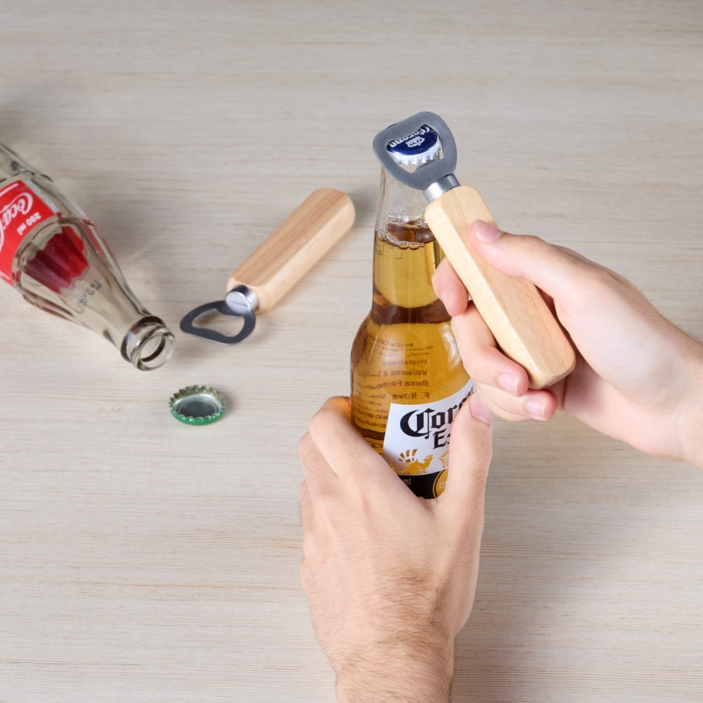 Abridor Metálico com Cabo de Madeira.